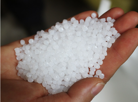 Yantai Double Plastic Industry Co., Ltd. yüksək keyfiyyətli, ekoloji cəhətdən təmiz və davamlı plastik şəbəkələr yaratmaq üçün 100% Virgin HDPE xammallarında israr edir.